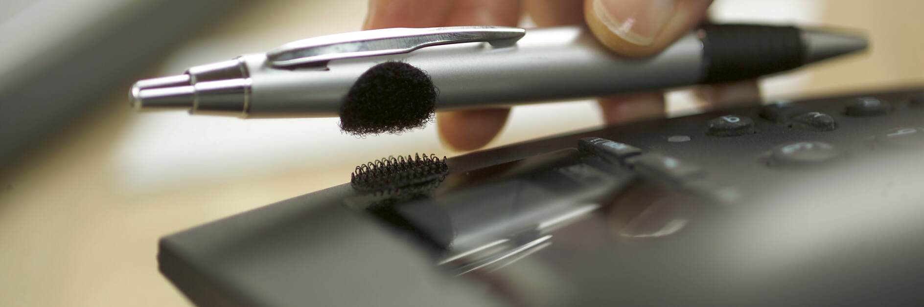 粘鉤和掛環膠布可取代鉆機和錘子