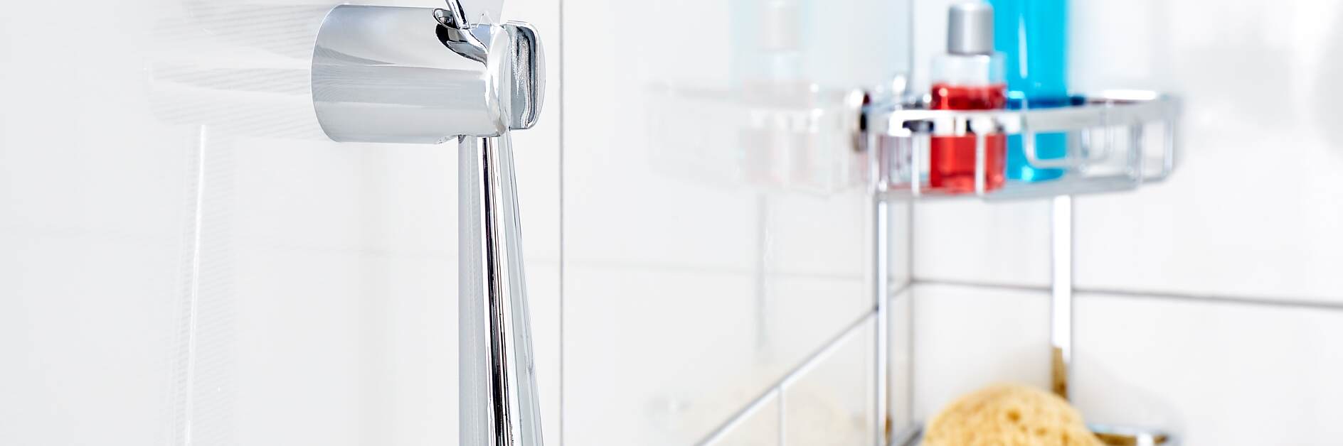 將刮刀安裝在浴室墻上，即時可用。